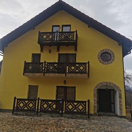 Yellow House Bran  Eksteriør billede