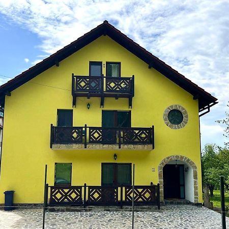 Yellow House Bran  Eksteriør billede