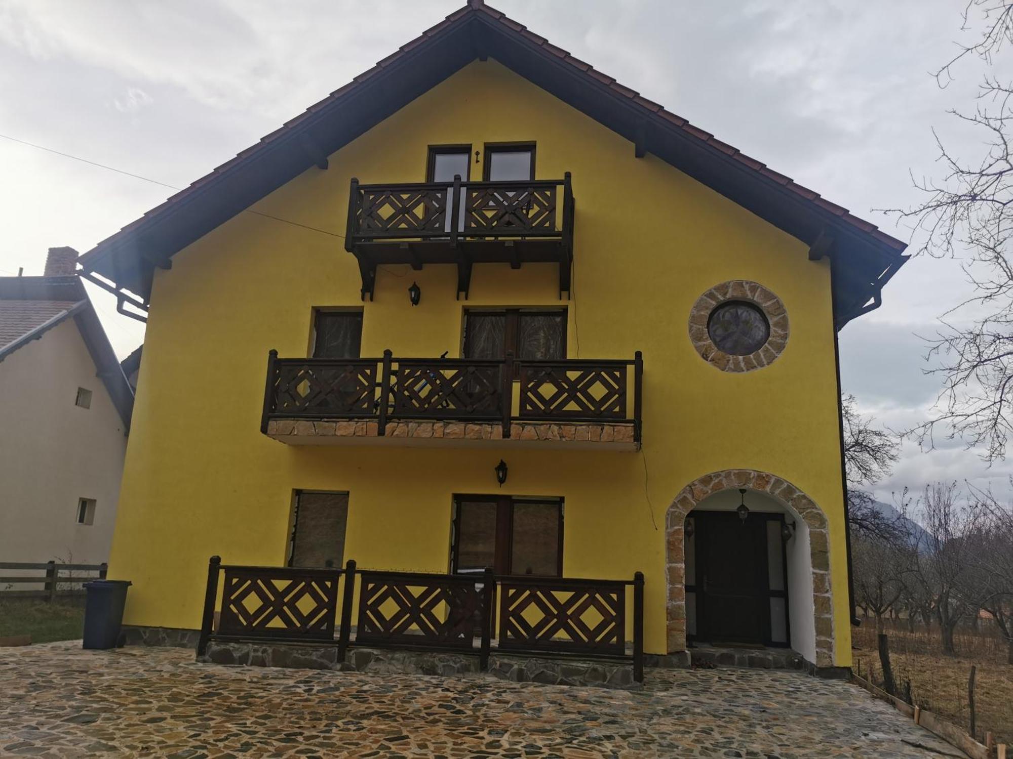 Yellow House Bran  Eksteriør billede