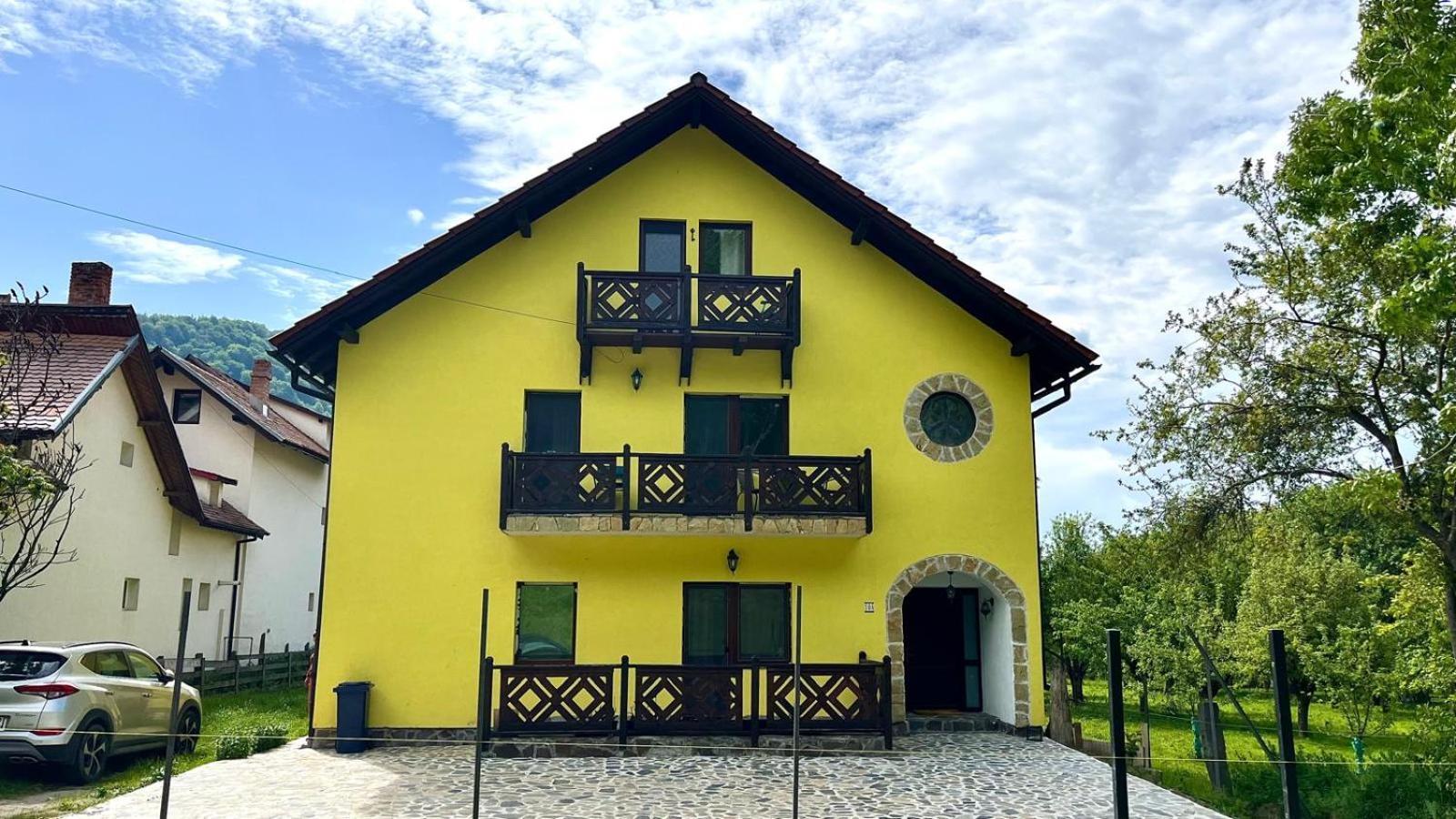 Yellow House Bran  Eksteriør billede